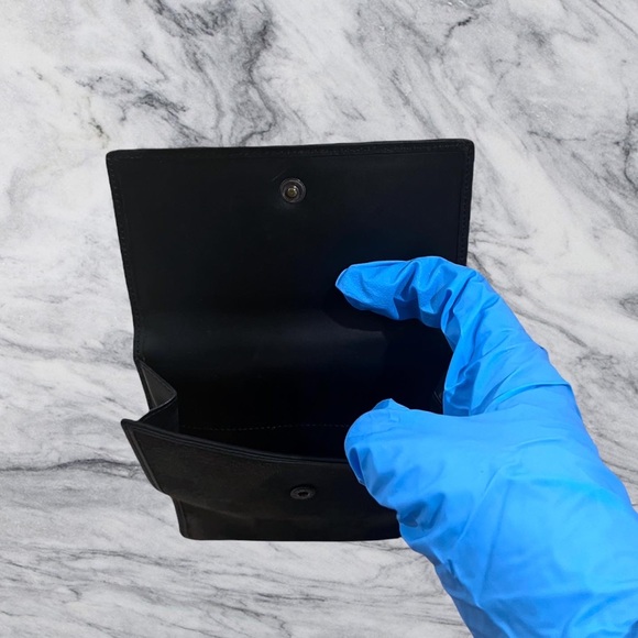 Authentic used GUCCI GG Black Canvas
Leather wallet ~ Italy supreme. - Picture 2 of 4